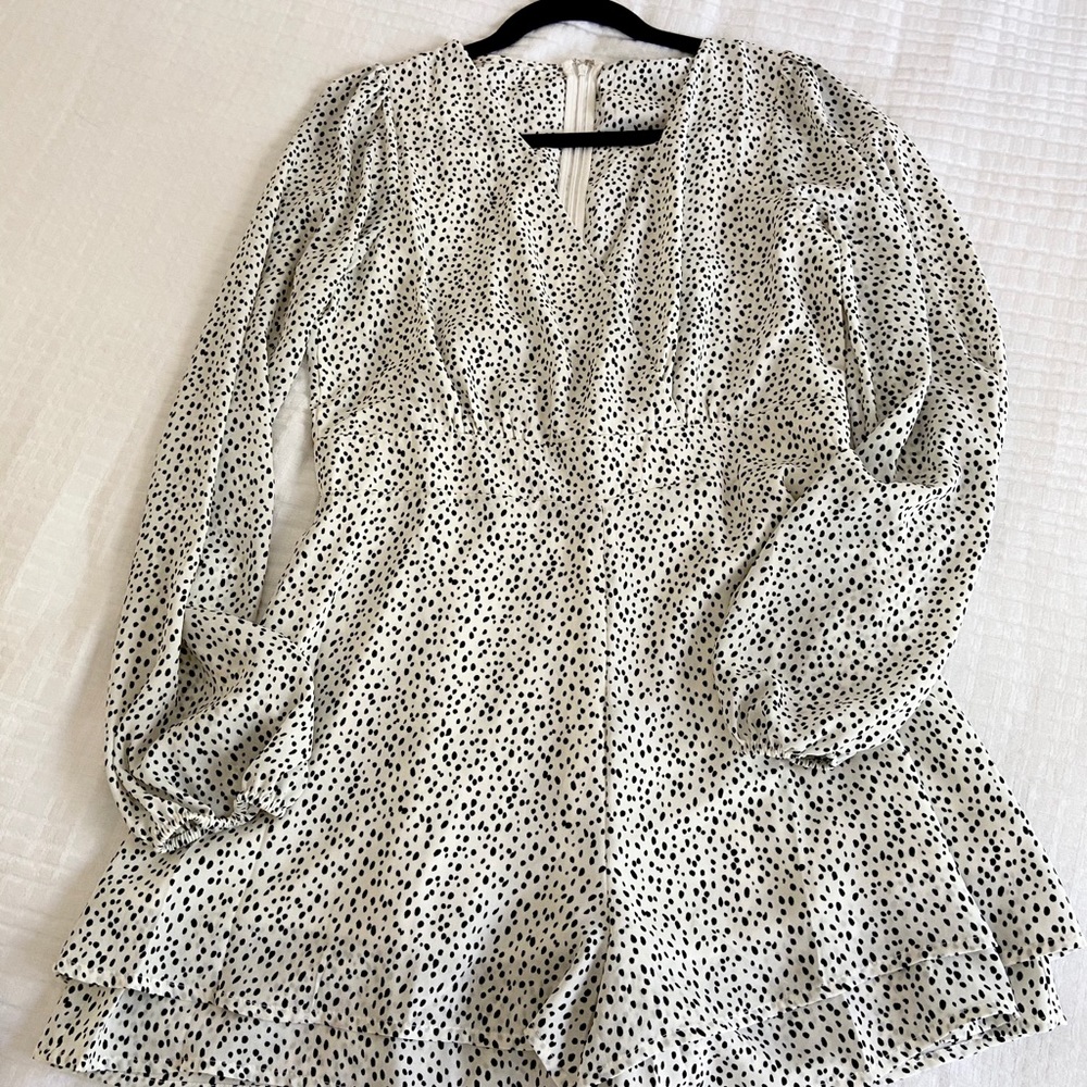 ❌❌SOLD❌❌Black & White Romper - Picture 4 of 7